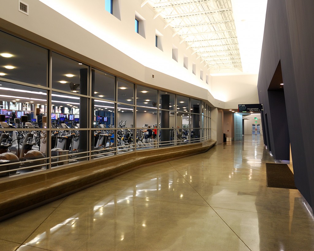 lobby to pool
