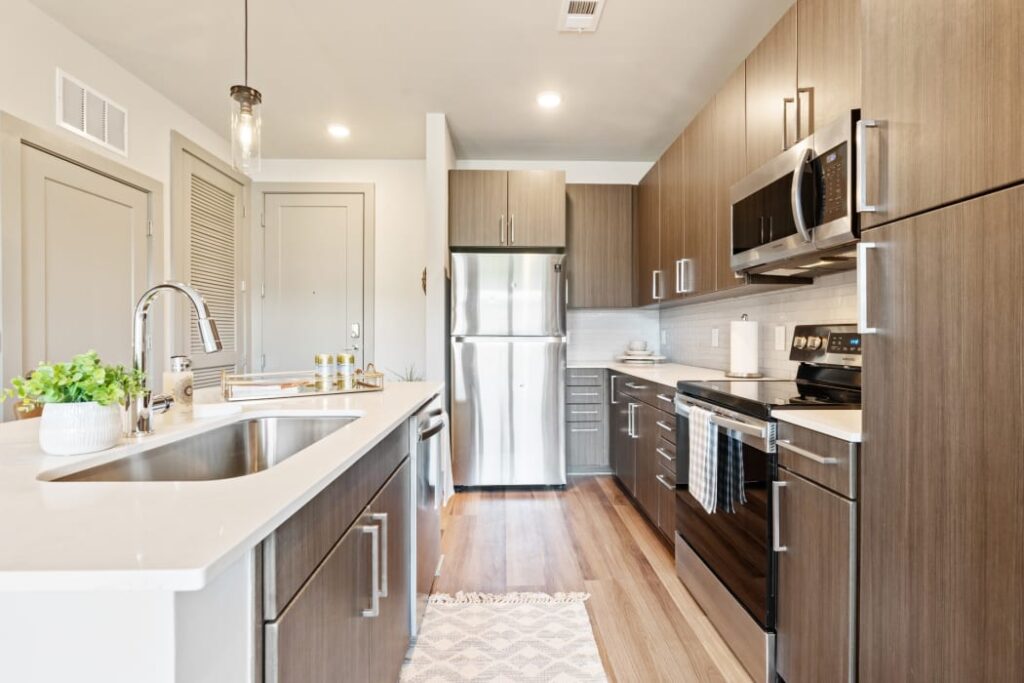 unit 211 - pier 33 01027